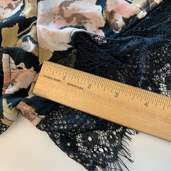 Paper crane Floral Lace Shorts Size Medium - Picture 6 of 9